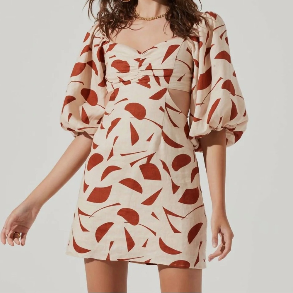 ASTR The Label Heather Abstract Print Cutout Bubble Sleeve Mini Dress. Size M.